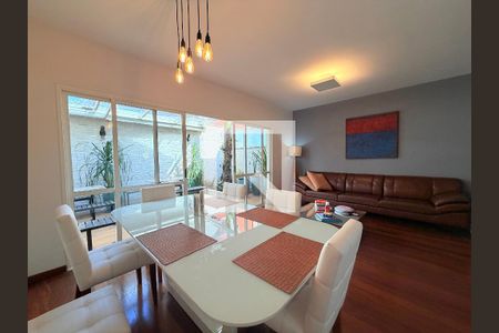 Sala  de casa de condomínio para alugar com 4 quartos, 180m² em Santo Amaro, São Paulo