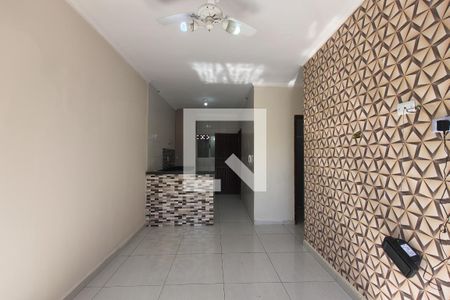 Sala de casa de condomínio para alugar com 2 quartos, 50m² em Vila Sonia, Praia Grande