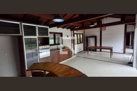 Sala de casa para alugar com 3 quartos, 310m² em Rio Tavares, Florianópolis
