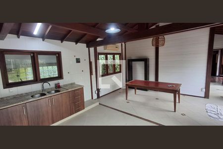 Sala de casa para alugar com 3 quartos, 310m² em Rio Tavares, Florianópolis