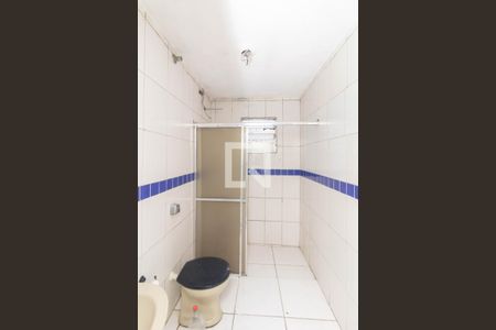 Banheiro de casa para alugar com 1 quarto, 45m² em Jardim Casa Pintada, São Paulo