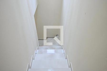 Escada de casa para alugar com 3 quartos, 407m² em Parque Monte Alegre, Taboão da Serra