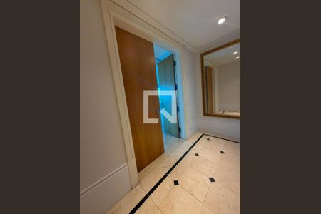 Corredor de apartamento para alugar com 3 quartos, 368m² em Vila Andrade, São Paulo