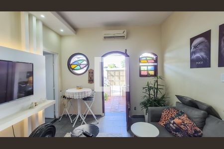Sala de casa à venda com 3 quartos, 200m² em Brás de Pina, Rio de Janeiro