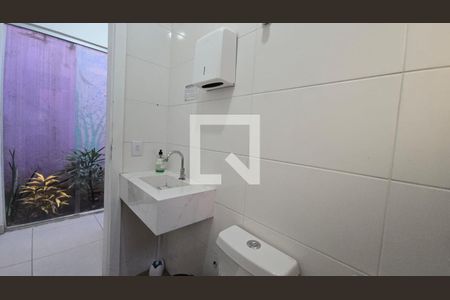 Banheiro de kitnet/studio para alugar com 1 quarto, 25m² em Prado, Belo Horizonte