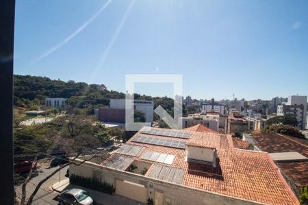 Vista da sala  de apartamento para alugar com 4 quartos, 94m² em Coração Eucarístico, Belo Horizonte