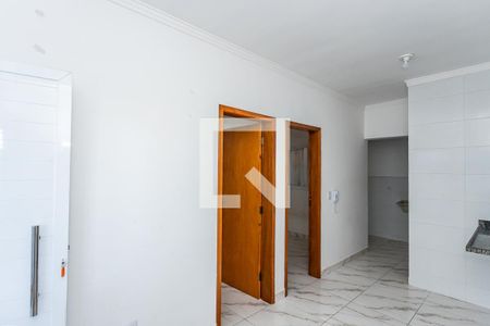 Sala e cozinha de apartamento para alugar com 2 quartos, 50m² em São Domingos, São Paulo