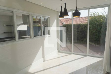 Sala  de casa de condomínio para alugar com 2 quartos, 159m² em Residencial Dois (tambore), Santana de Parnaíba