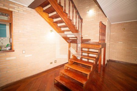Escada de casa para alugar com 3 quartos, 290m² em Brooklin, São Paulo