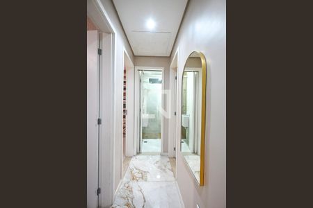 Corredor de casa à venda com 3 quartos, 160m² em Jardim Wanda, Taboão da Serra