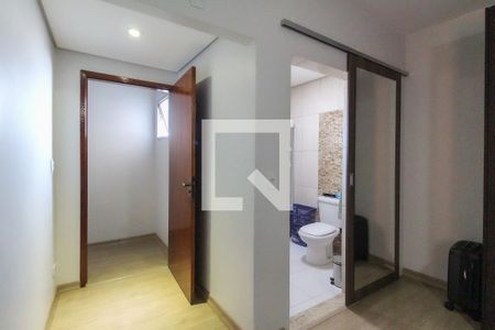 Suíte 1 de casa à venda com 5 quartos, 268m² em Vila Aparecida, São Paulo