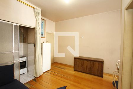 Sala de kitnet/studio para alugar com 1 quarto, 47m² em Centro, Belo Horizonte