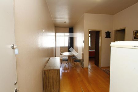 Sala de kitnet/studio para alugar com 1 quarto, 47m² em Centro, Belo Horizonte