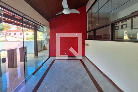 Sala 1 de casa de condomínio à venda com 3 quartos, 546m² em Pendotiba, Niterói
