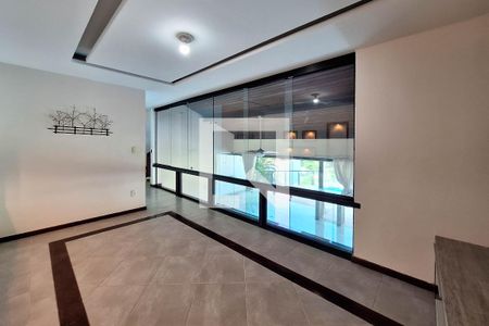 Sala 1 de casa de condomínio à venda com 3 quartos, 546m² em Pendotiba, Niterói