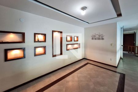 Sala 1 de casa de condomínio à venda com 3 quartos, 546m² em Pendotiba, Niterói