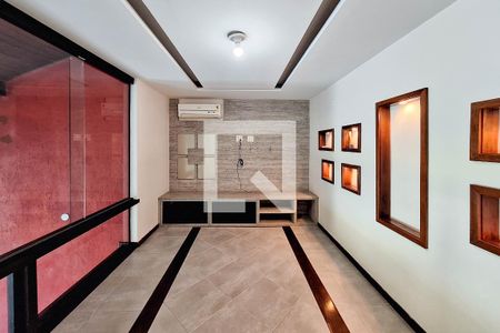 Sala 1 de casa de condomínio à venda com 3 quartos, 546m² em Pendotiba, Niterói