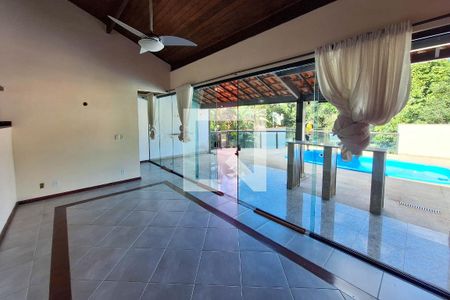 Sala 2 de casa de condomínio à venda com 3 quartos, 546m² em Pendotiba, Niterói