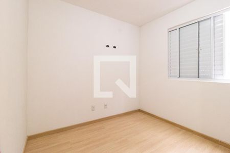 Quarto 1 de apartamento para alugar com 2 quartos, 58m² em Xaxim, Curitiba