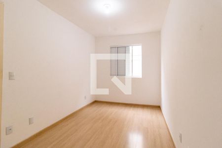 Quarto 2 de apartamento para alugar com 2 quartos, 58m² em Xaxim, Curitiba