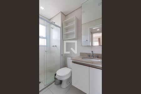 Banheiro de apartamento para alugar com 1 quarto, 50m² em Empresarial 18 do Forte, Barueri