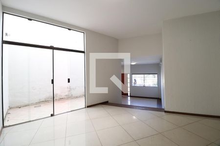 Sala 2 de casa para alugar com 5 quartos, 270m² em Vigilato Pereira, Uberlândia