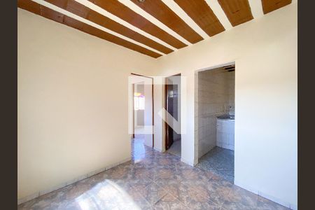Casa para alugar com 2 quartos, 130m² em Califórnia, Belo Horizonte