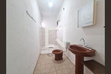 Banheiro social de casa para alugar com 2 quartos, 50m² em Parque Maria Helena, Suzano