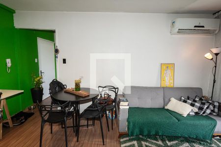 Sala de apartamento para alugar com 1 quarto, 45m² em Humaitá, Porto Alegre