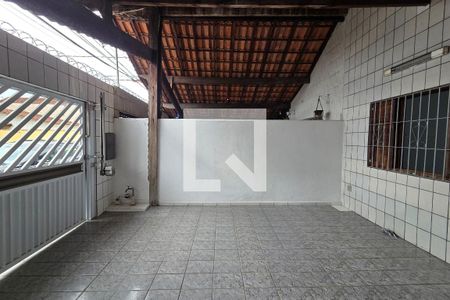 Garagem de casa para alugar com 3 quartos, 82m² em Nova Mirim, Praia Grande
