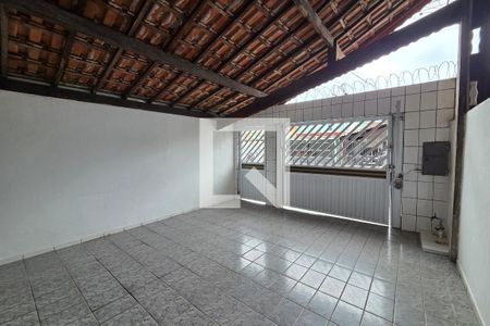 Garagem de casa para alugar com 3 quartos, 82m² em Nova Mirim, Praia Grande