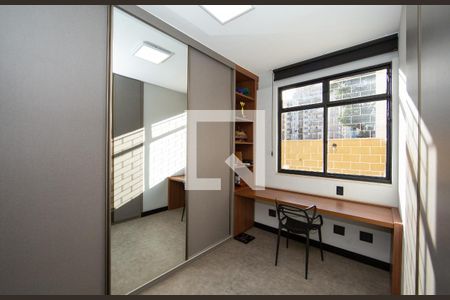 CLOSET QUARTO1 de apartamento para alugar com 2 quartos, 185m² em Coracao de Jesus, Belo Horizonte