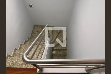 Parte Superior - Escada de casa à venda com 4 quartos, 222m² em Cipava, Osasco
