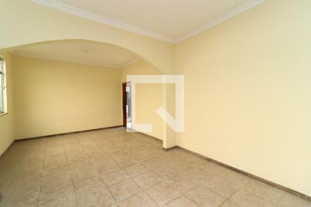 Sala de casa para alugar com 3 quartos, 150m² em Marechal Hermes, Rio de Janeiro