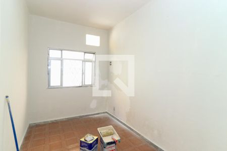 Quarto 2 de casa para alugar com 3 quartos, 160m² em Marechal Hermes, Rio de Janeiro