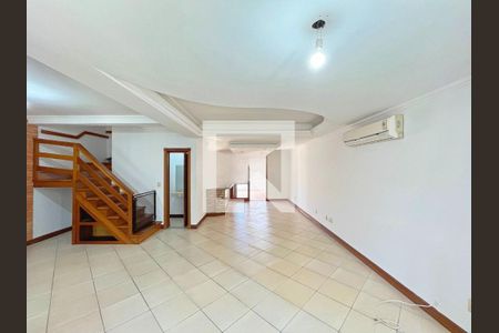 Sala de casa de condomínio para alugar com 3 quartos, 140m² em Hípica, Porto Alegre