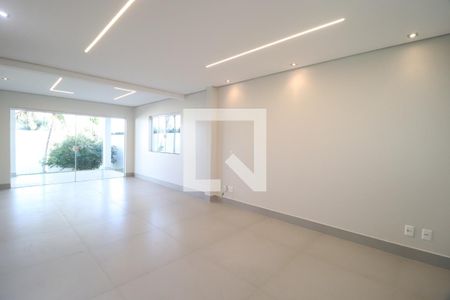 Sala de casa de condomínio para alugar com 4 quartos, 259m² em Gávea, Uberlândia