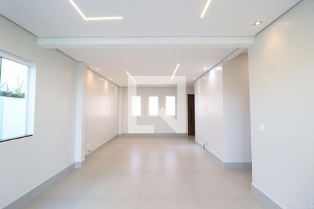 Sala de casa de condomínio para alugar com 4 quartos, 259m² em Gávea, Uberlândia