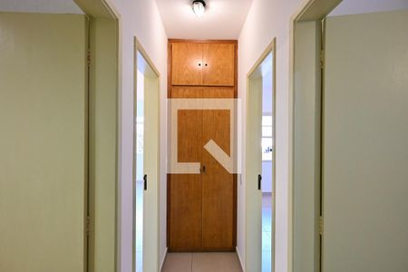 Corredor de casa à venda com 2 quartos, 280m² em Super Quadra Morumbi, São Paulo