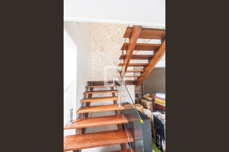 Escada de casa de condomínio para alugar com 3 quartos, 2000m² em Residencial Tambore, Barueri