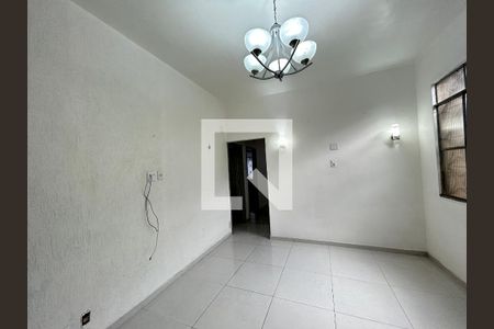 Sala de casa para alugar com 2 quartos, 100m² em Bento Ribeiro, Rio de Janeiro