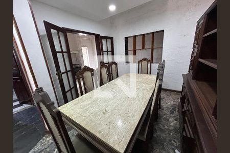 Casa para alugar com 4 quartos, 240m² em Vila Valqueire, Rio de Janeiro
