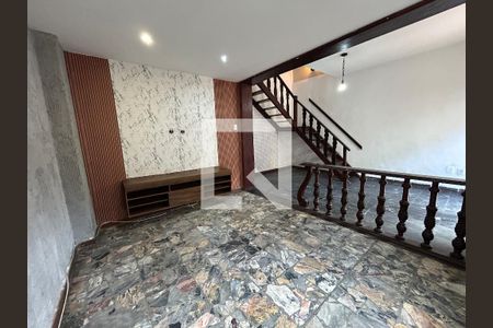 Casa para alugar com 4 quartos, 240m² em Vila Valqueire, Rio de Janeiro