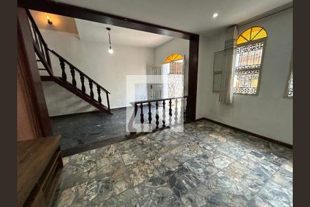Casa para alugar com 4 quartos, 240m² em Vila Valqueire, Rio de Janeiro