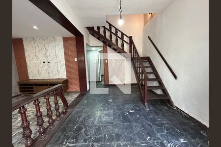 Casa para alugar com 4 quartos, 240m² em Vila Valqueire, Rio de Janeiro