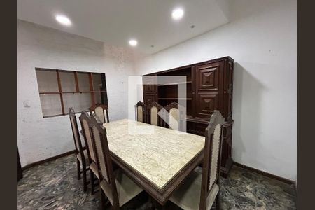 Casa para alugar com 4 quartos, 240m² em Vila Valqueire, Rio de Janeiro