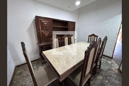 Casa para alugar com 4 quartos, 240m² em Vila Valqueire, Rio de Janeiro