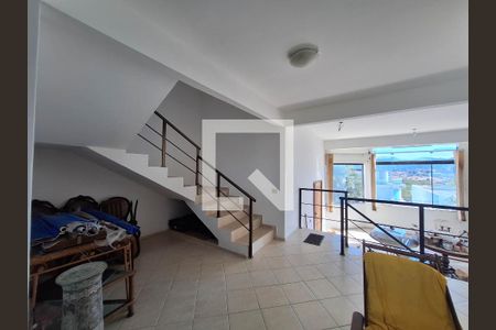 Sala de casa à venda com 3 quartos, 350m² em Camboinhas, Niterói