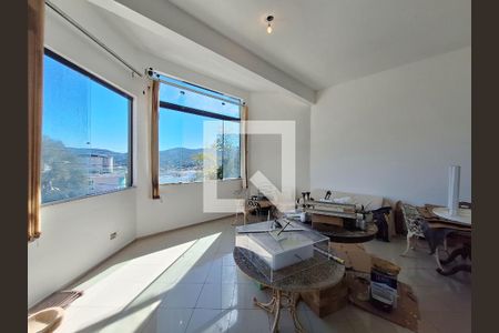 Sala de casa à venda com 3 quartos, 350m² em Camboinhas, Niterói