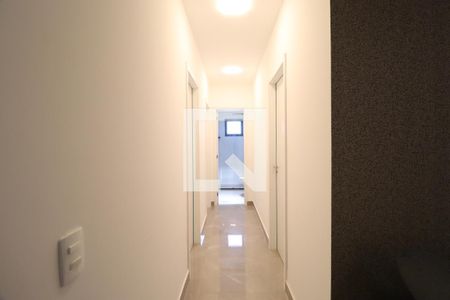 Corredor de apartamento para alugar com 3 quartos, 90m² em Jardim Sul, Uberlândia
